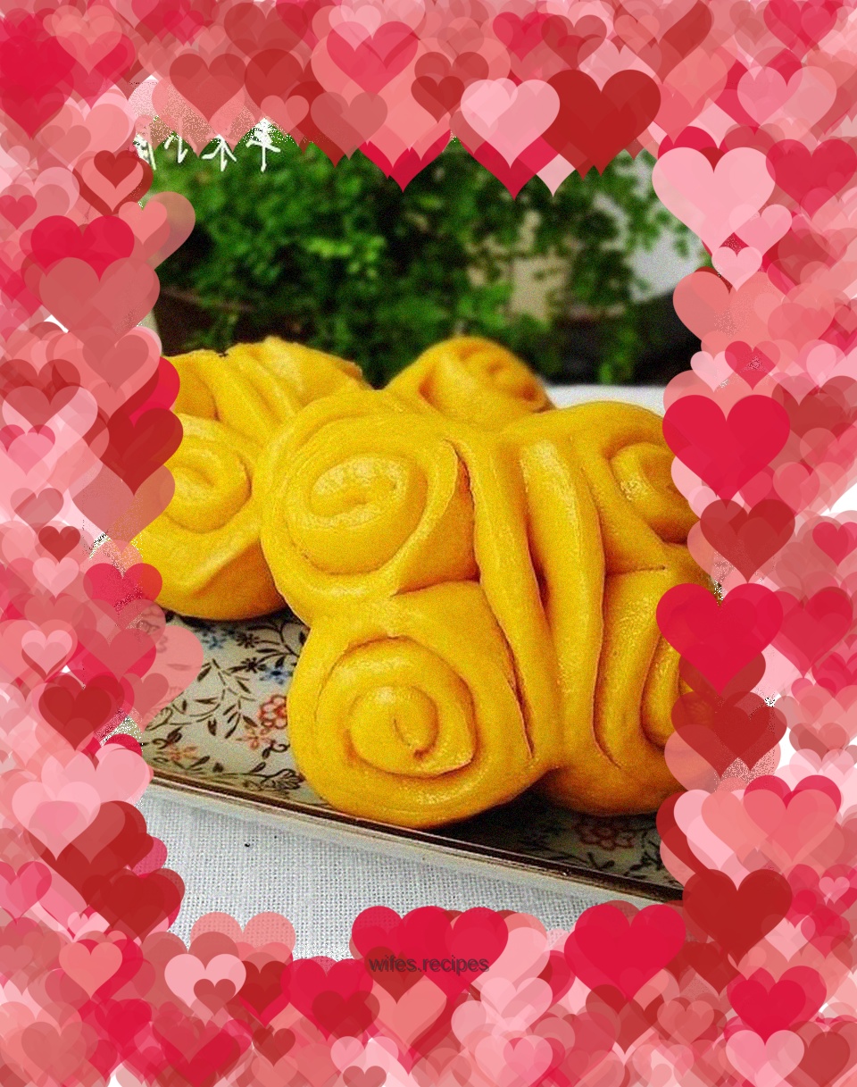 Golden Sixi Steamed Buns