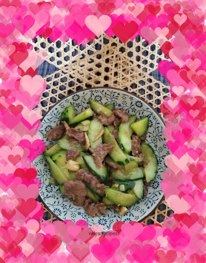 Stir-fried cucumber with beef slices