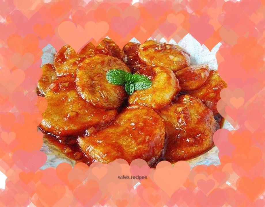 Spicy glutinous rice cake with tomato sauce