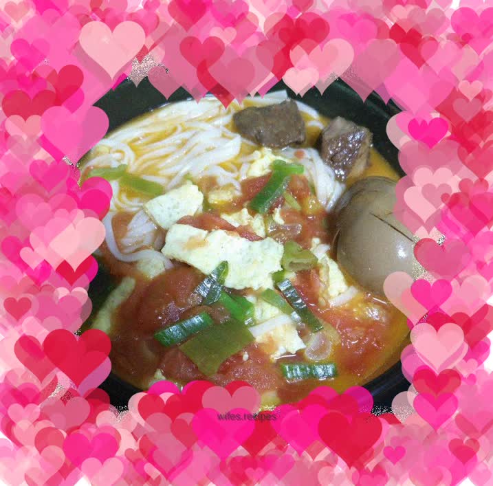 Tomato and Egg Braised Pork Noodles