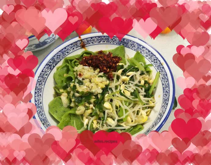 Hand-rolled spinach noodles