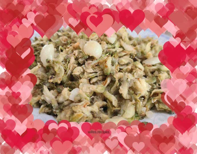 Stir-fried steamed sophora japonica flowers with garlic