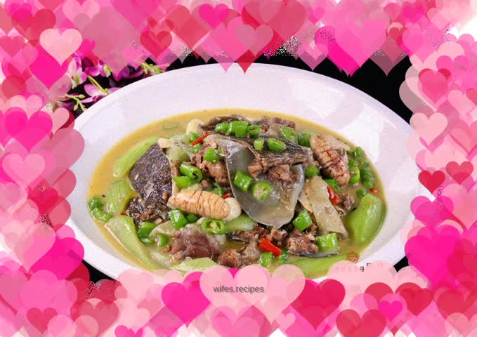 Soft-shelled turtle in white soup