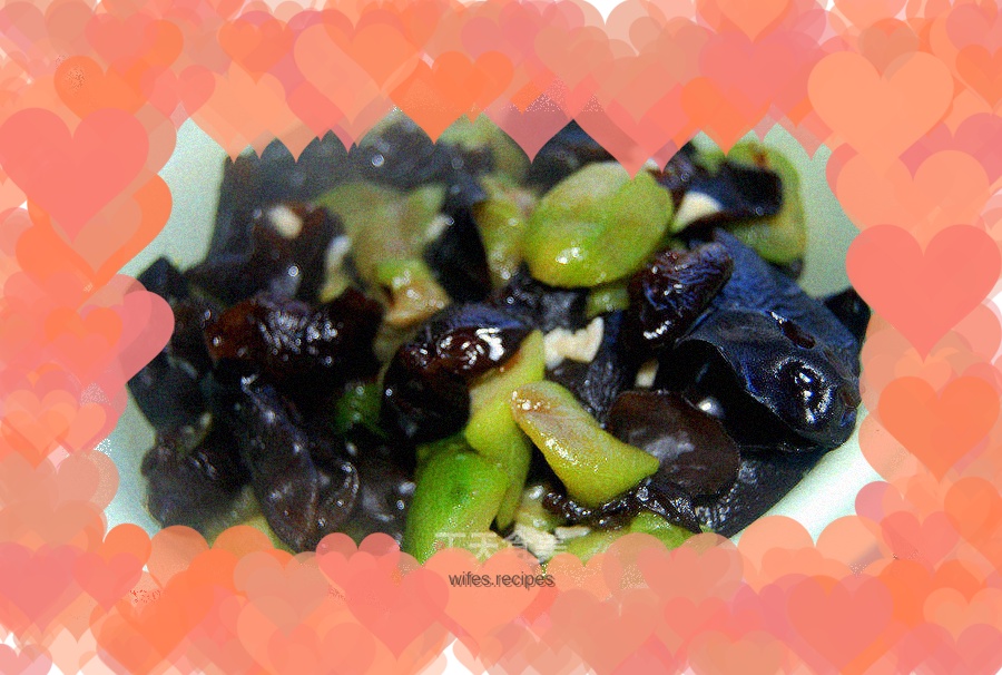 Stir-fried loofah with fungus