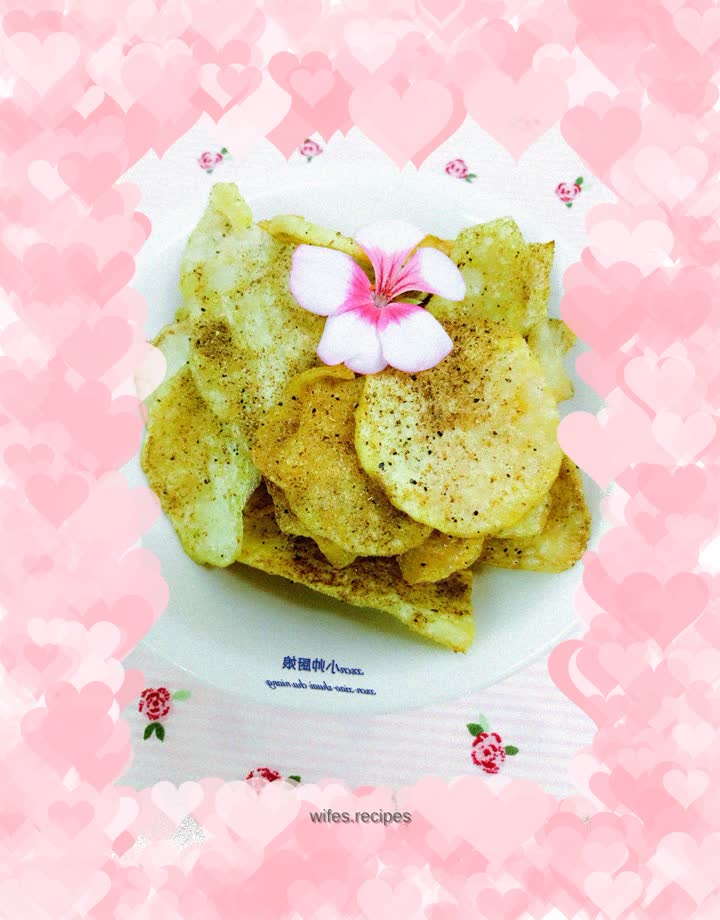 Homemade salt and pepper spiced potato chips