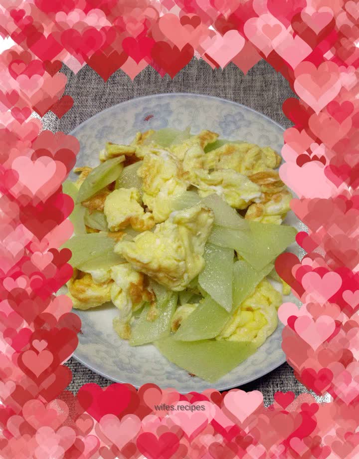 Scrambled eggs with lettuce