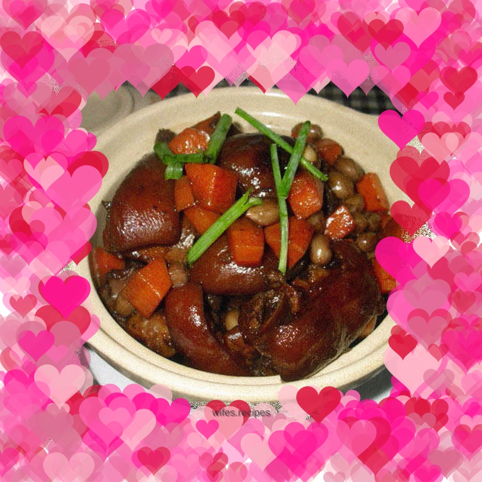 Stewed pork trotters with peanuts
