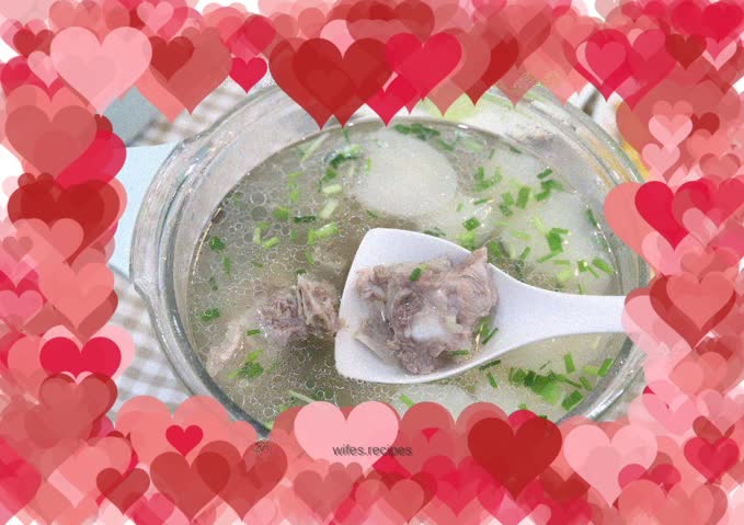 White radish and pork ribs soup