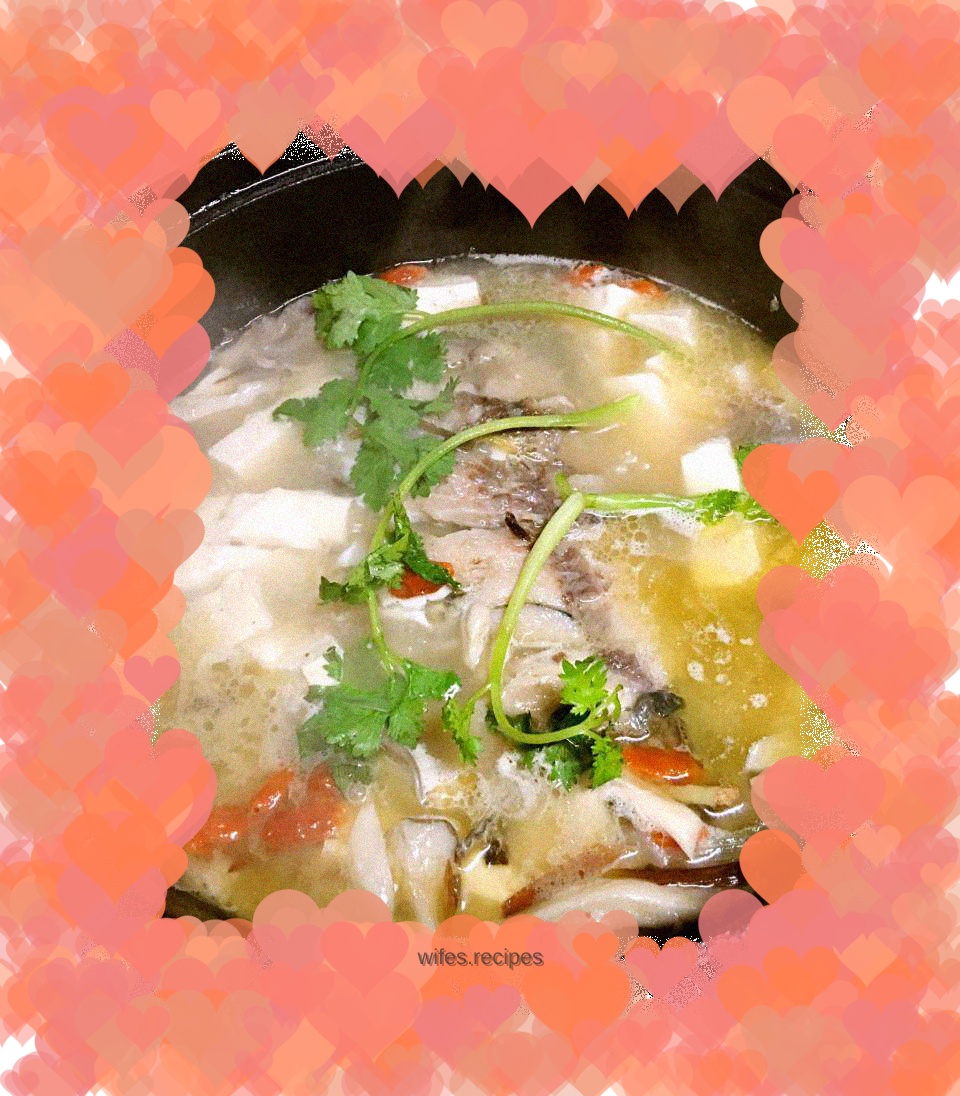 Braised crucian carp with tofu