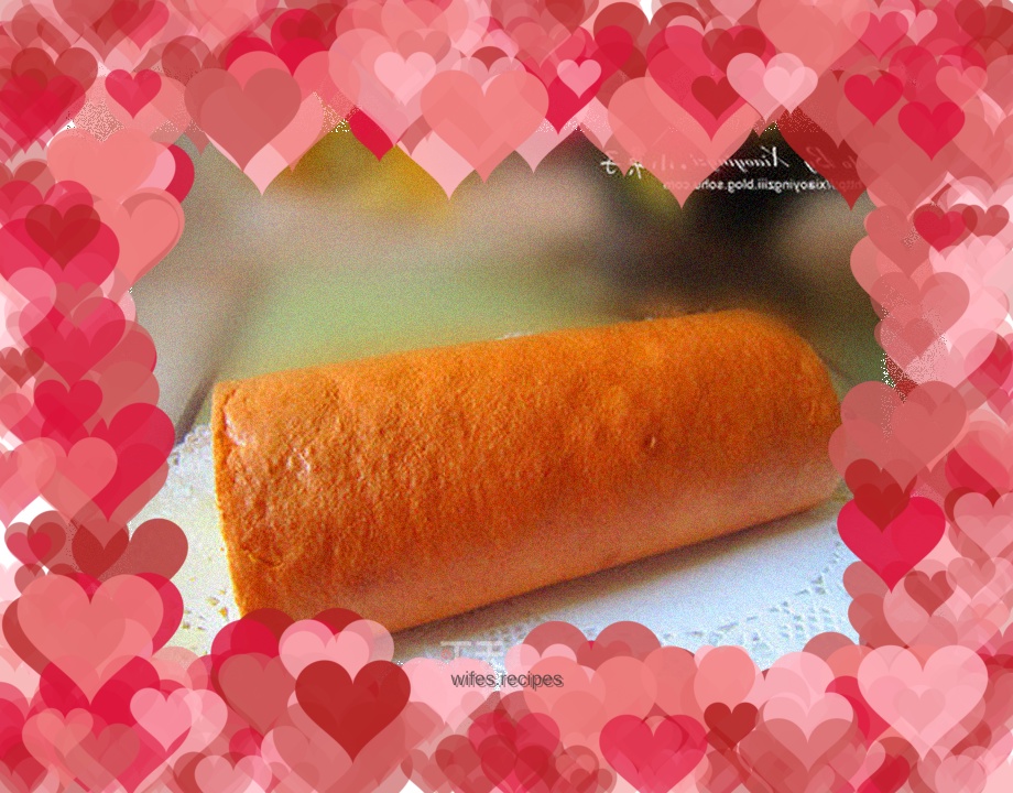 Brownish-red skinned roll cake