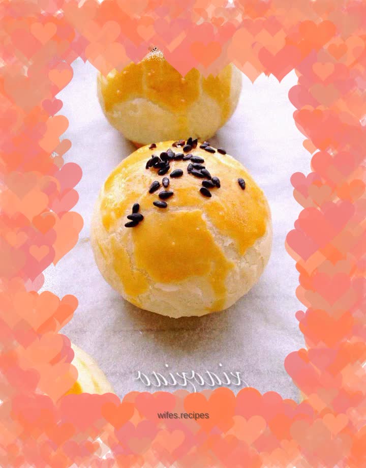 Shortbread with Minced Pork, Dried Plums and Vegetables