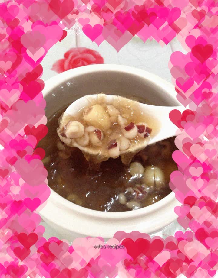 Stewed Ejiao Bird's Nest with Lotus Seeds and Gorgon