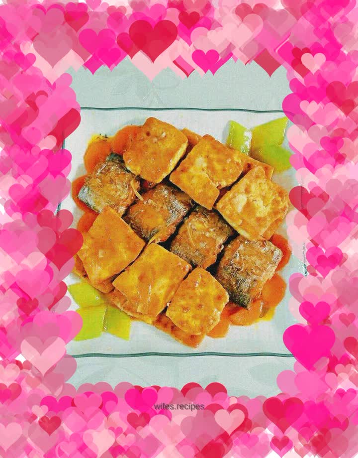 Braised Tofu with Hairtail Fish in Tomato Sauce