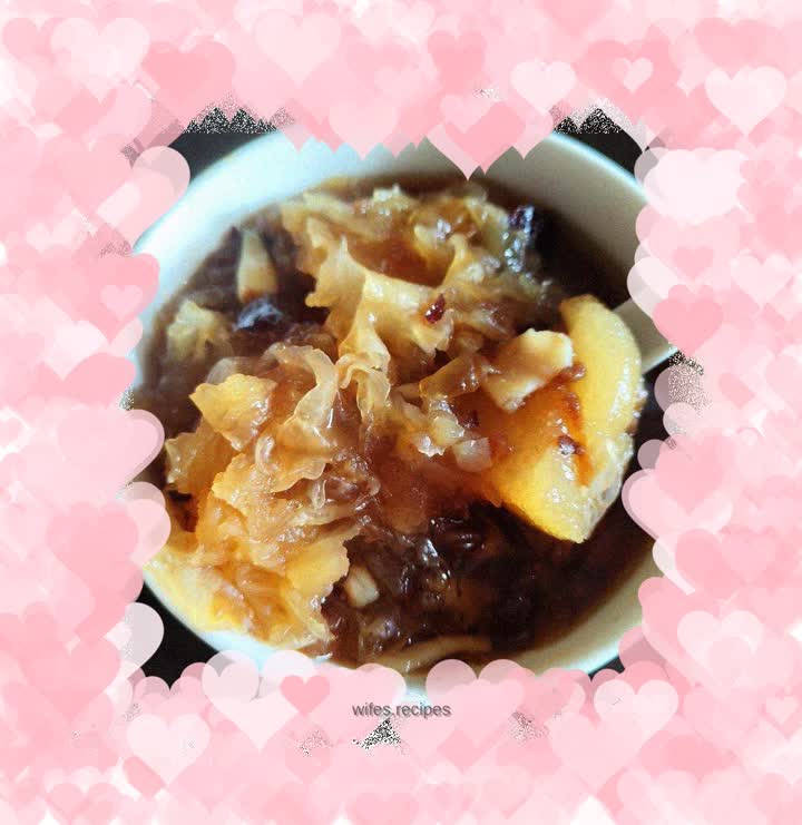 Tremella, Snow Pear, Red Dates and Lily Soup