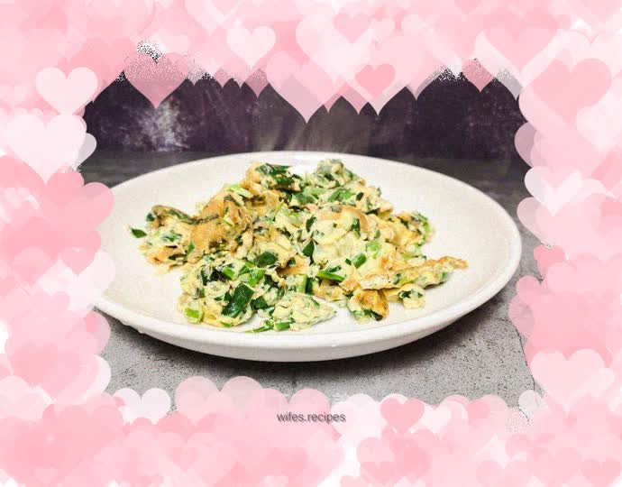 Fried eggs with chives