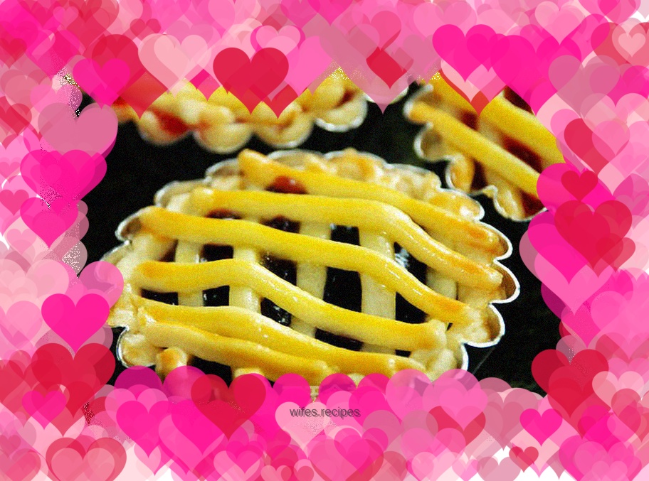 Delicious blue mold egg tart biscuits