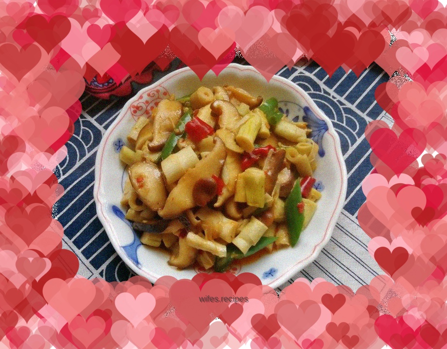 Stir-fried dried bamboo shoots with green pepper and shiitake mushrooms