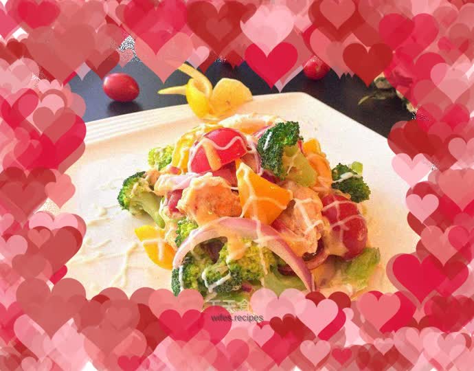 Delicious salmon and vegetable salad