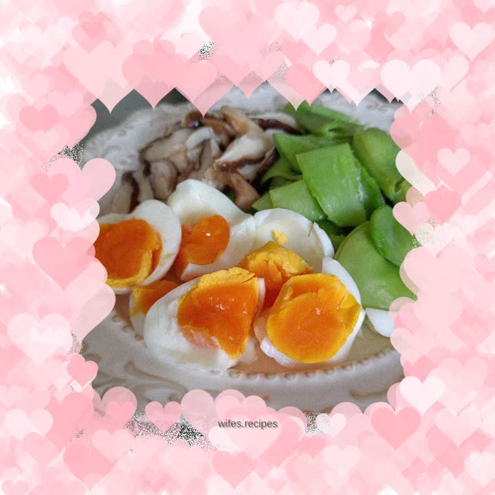 Oil beans and mushrooms mixed with boiled eggs