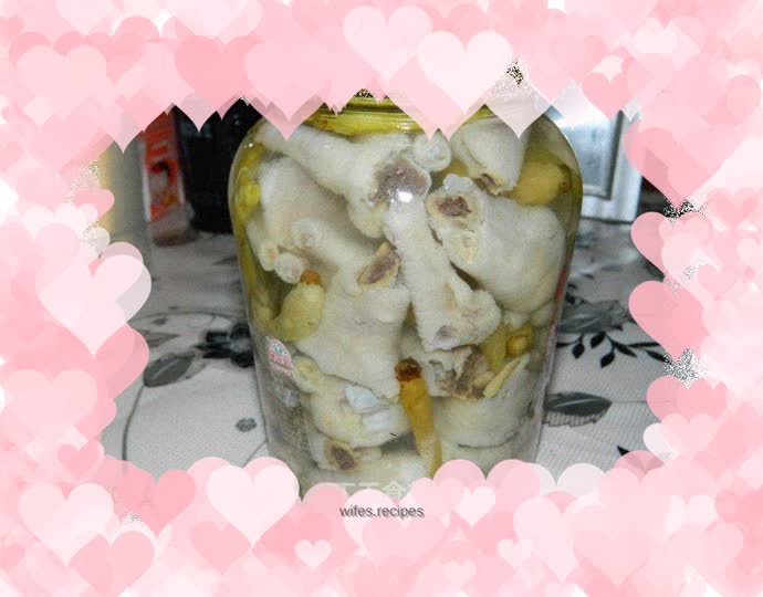 Pickled pepper chicken feet