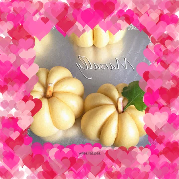 Pumpkin steamed buns