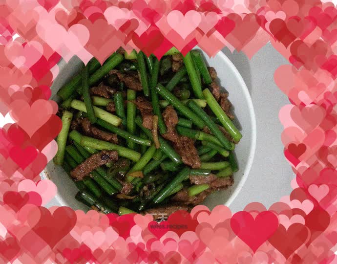 Stir-fried shredded pork with garlic sprouts