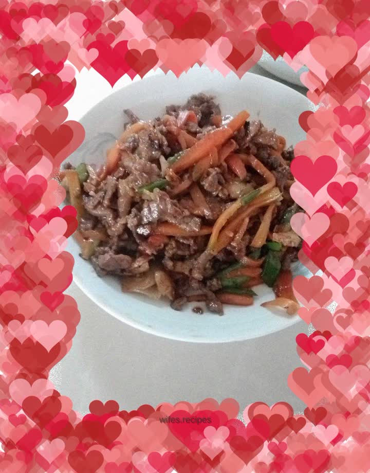 Stir-fried beef with shredded carrots