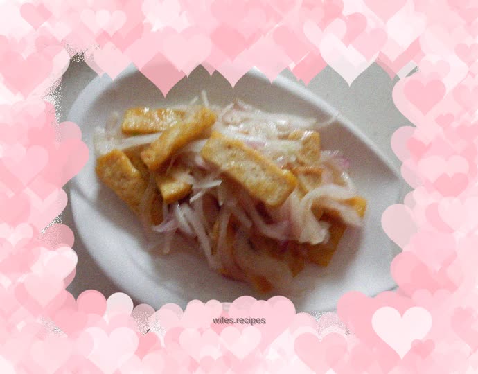 Fried tofu with onions