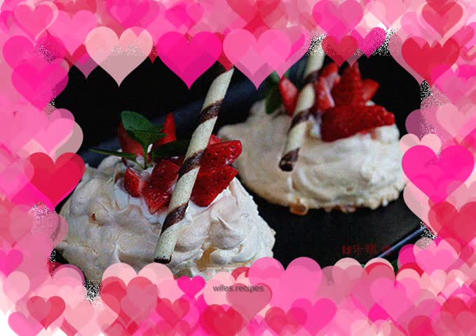 Beautiful and classic dessert [PAVLOVA]