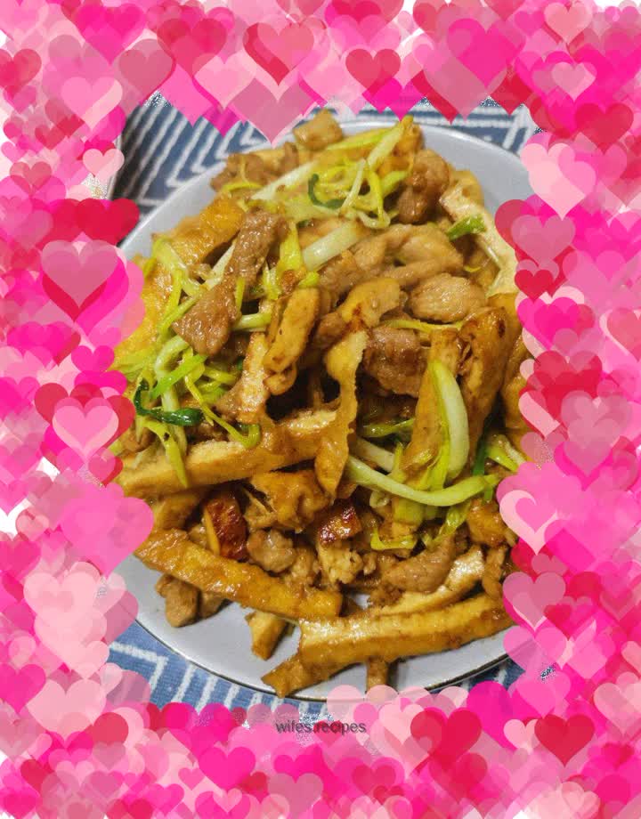 Stir-fried shredded pork with tofu and garlic oil