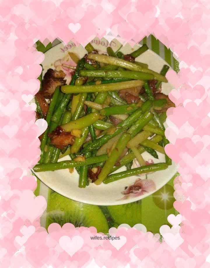 Stir-fried asparagus with barbecued pork