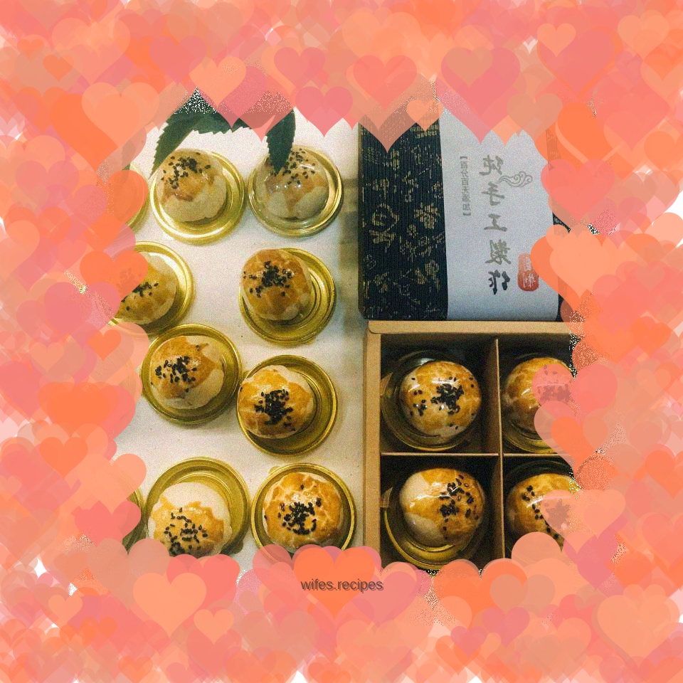 Authentic and delicious egg yolk cake