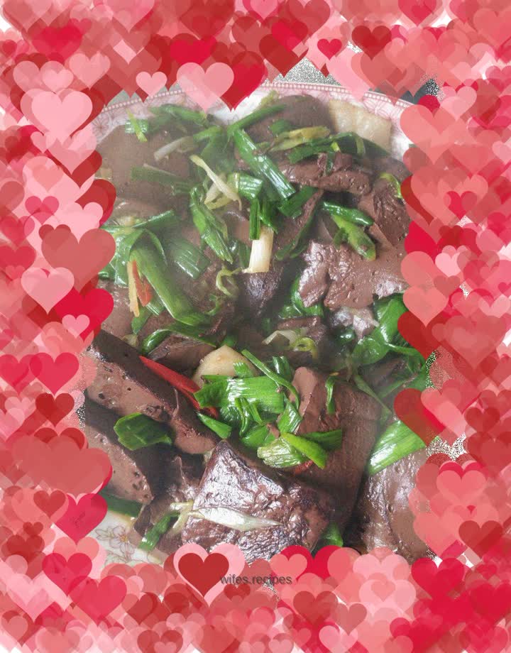 Fried pork blood with green garlic