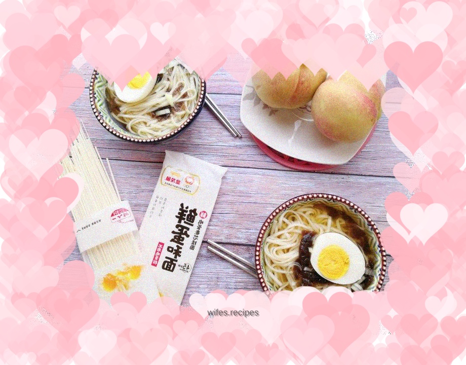 Seaweed and egg noodles