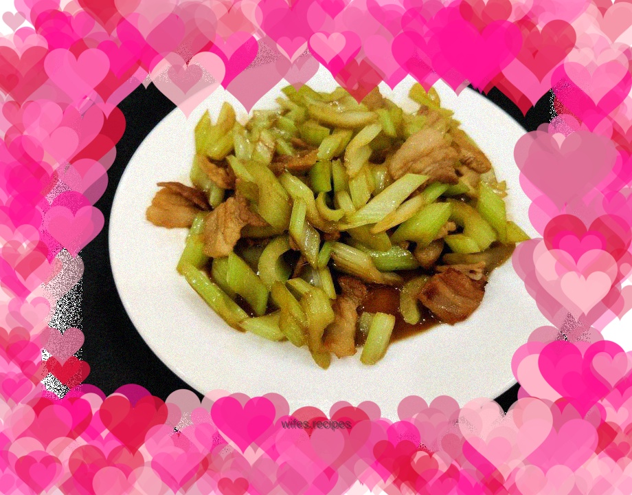 Stir-fried pork slices with celery