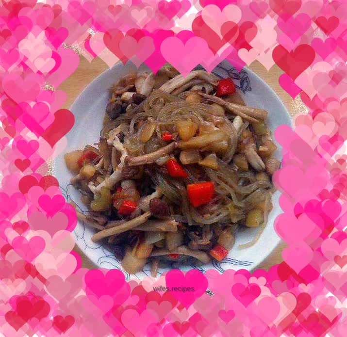 Fried vermicelli with kimchi and double mushrooms