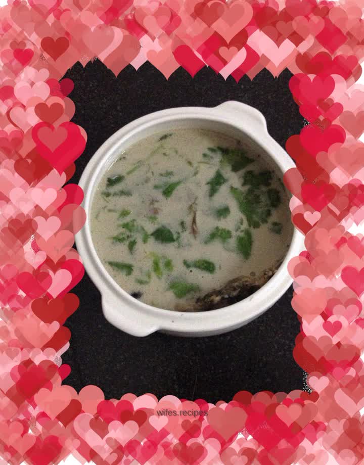 Black bean and crucian carp soup