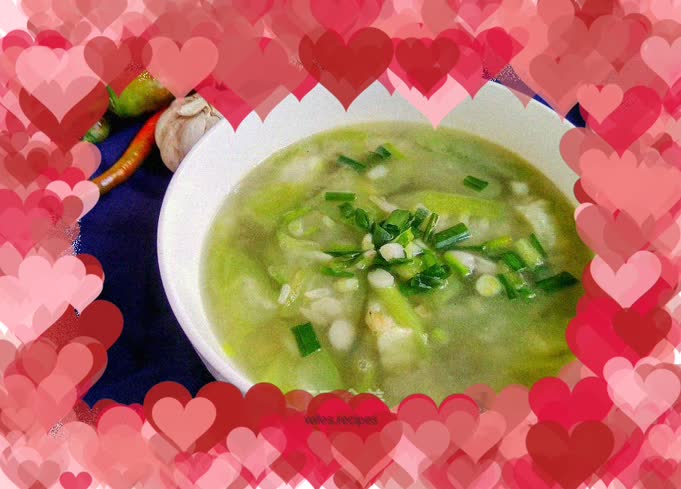 Shrimp, star anise and loofah soup