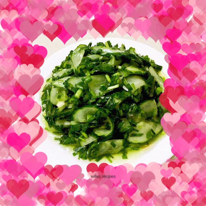 Chives mixed with cucumber