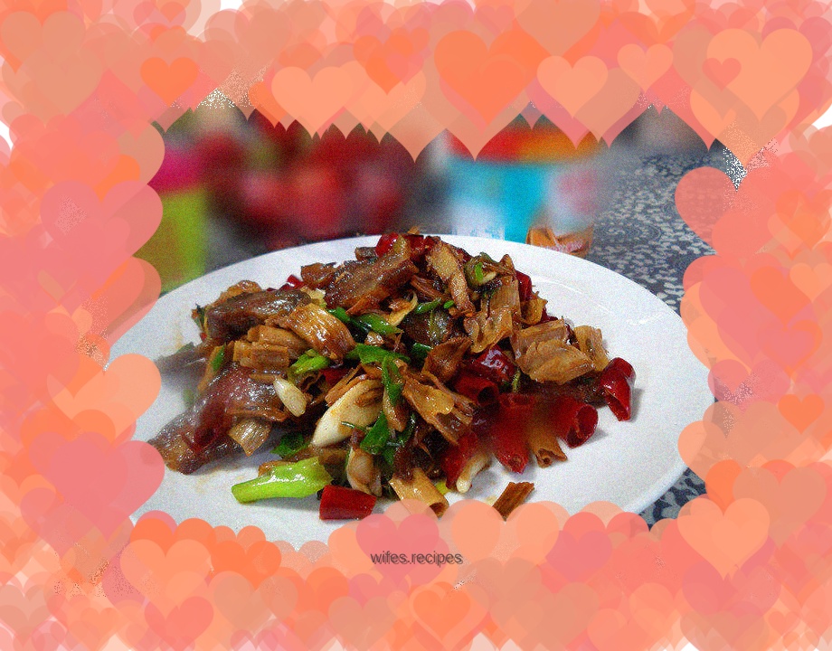 Stir-fried bacon with dried bamboo shoots