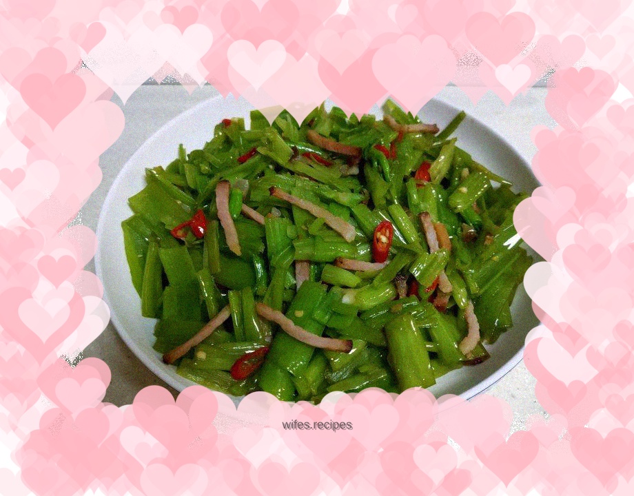 Stir-fried bacon with water spinach stems
