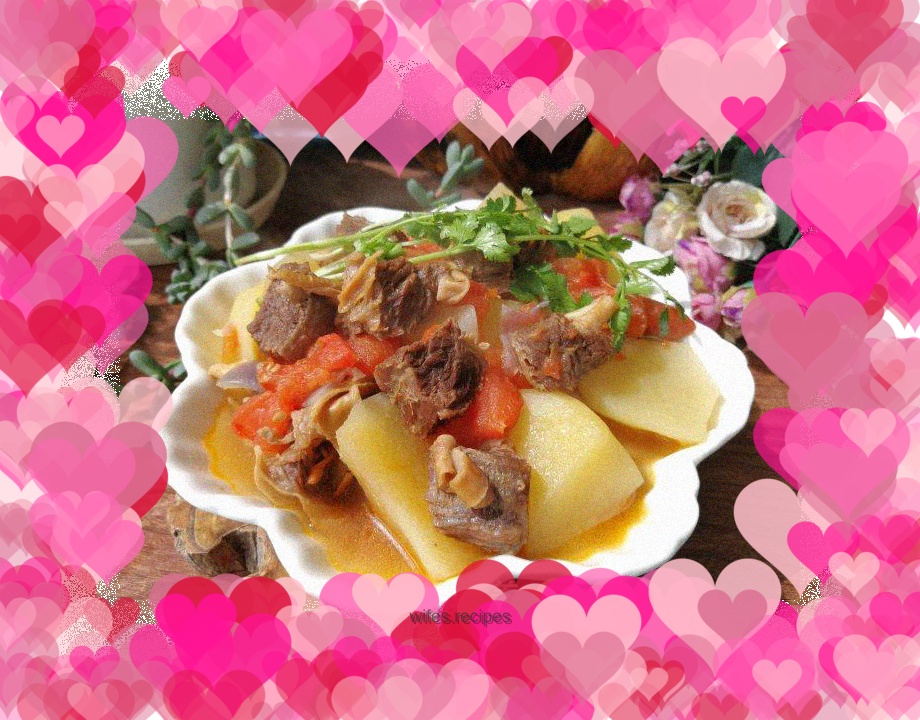 Beef stew with tomatoes and potatoes