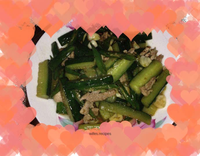 Stir-fried meat with cucumber