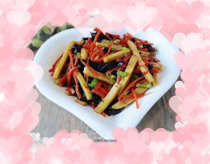 Fried corn rice cake with carrots and fungus