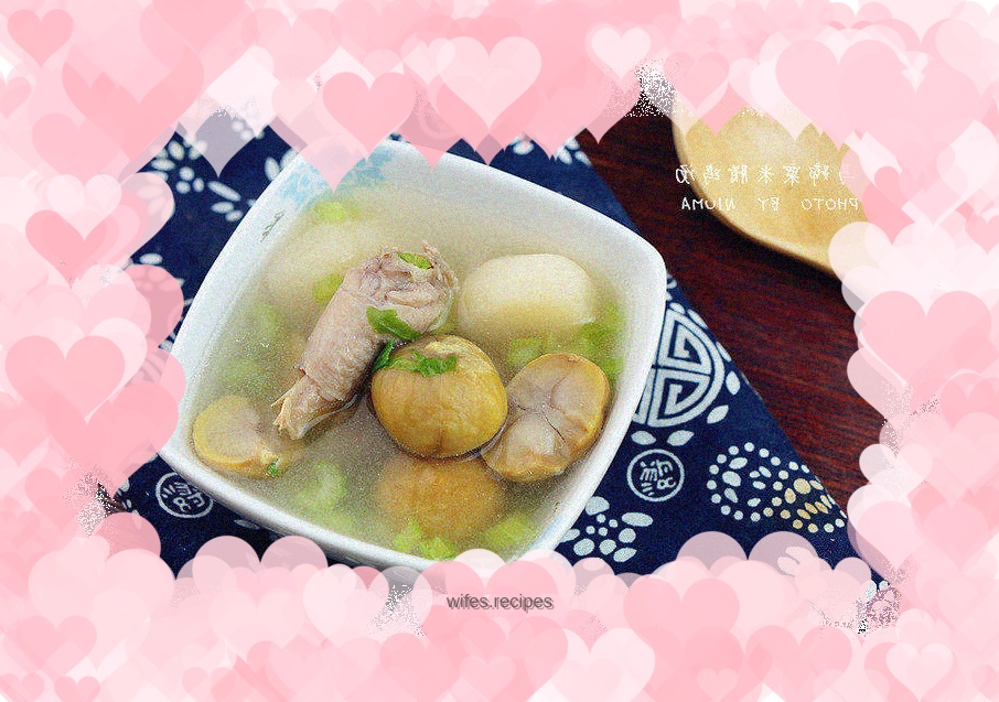 Water chestnut, corn and cured chicken soup