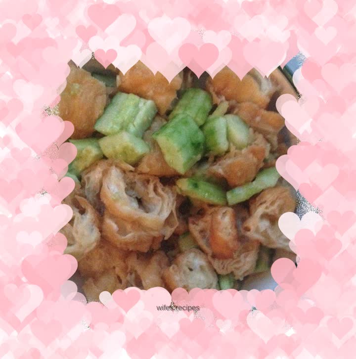 Cucumber mixed with fried dough sticks