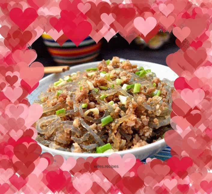 Stir-fried sweet potato noodles with minced meat