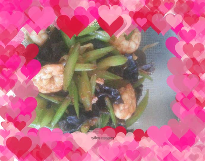 Stir-fried shrimps with celery and fungus
