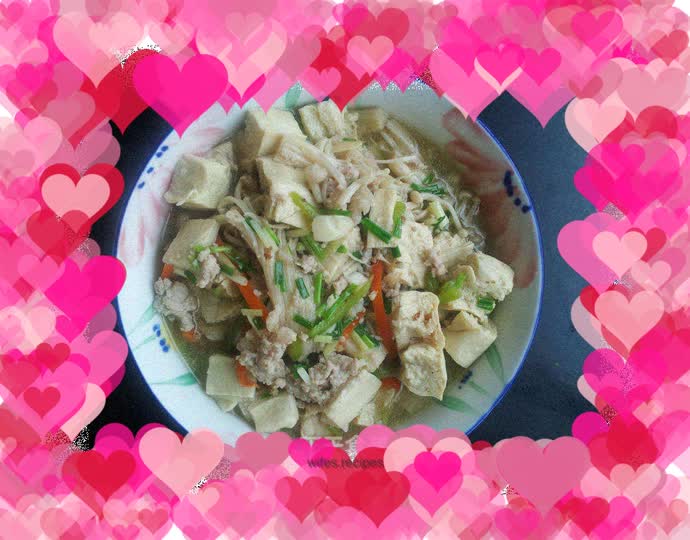 Frozen tofu, minced meat and boiled enoki mushrooms