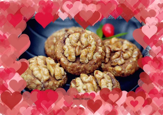 Whole half of walnut kernels